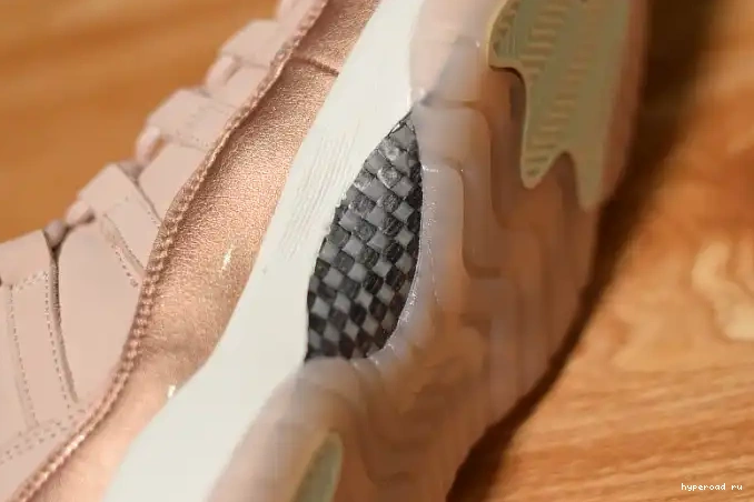 11 GS Rose Low Jordan Air Gold AH7860-105 0417